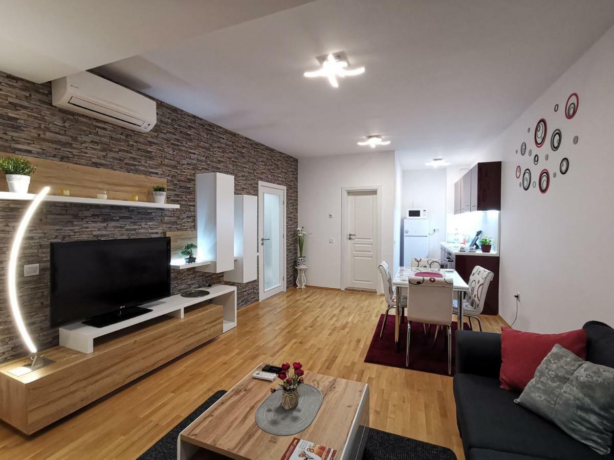 Cozy Apartment By The Sea Св. Св. Константин и Елена Екстериор снимка