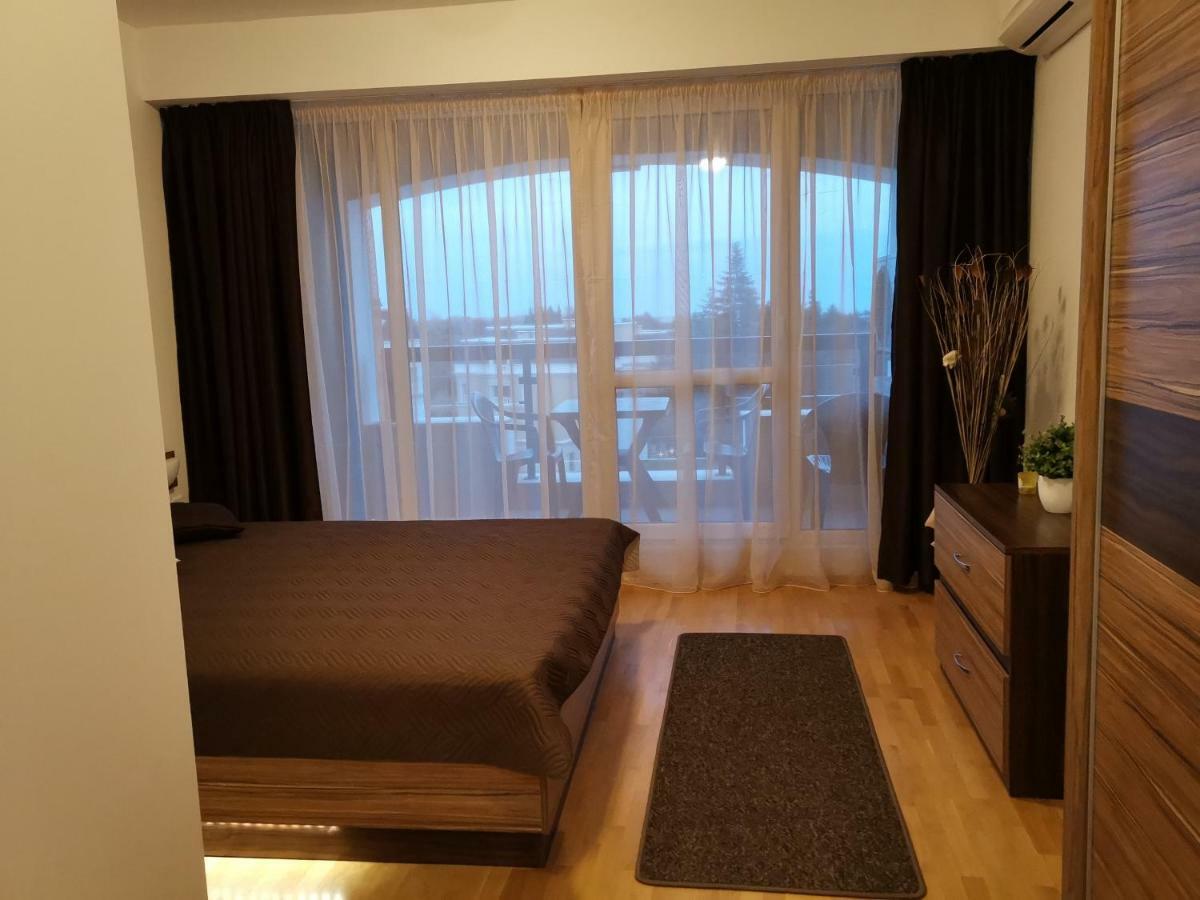 Cozy Apartment By The Sea Св. Св. Константин и Елена Екстериор снимка